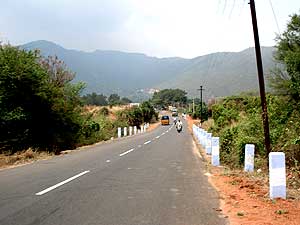 Way leading to Marudamalai temple from Bharathiar University